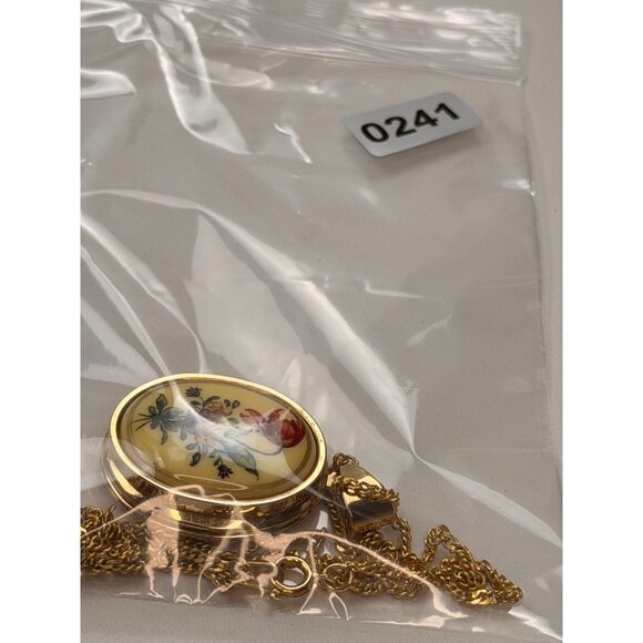 Vintage victorian style Gold-Tone Floral Oval Locket Necklace With Chain - Picture 9 of 12